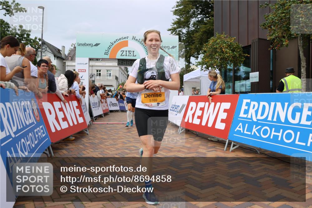 31.08.2025 - 21. Blankeneser Heldenlauf Strokosch-Dieckow http://msf.ph/oto/8694858 31.08.2025 12:34:49 Ziel 5083, 5515, 5169 meine-sportfotos.de