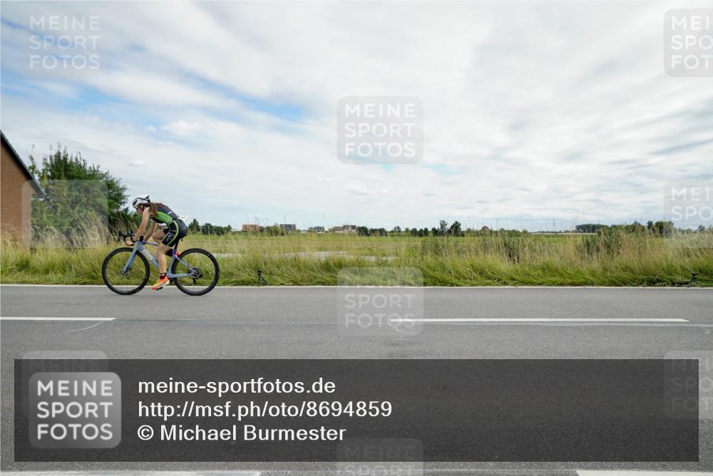 31.08.2025 - Elbe Triathlon Hamburg Michael Burmester http://msf.ph/oto/8694859 31.08.2025 15:52:50 Radfahren  meine-sportfotos.de