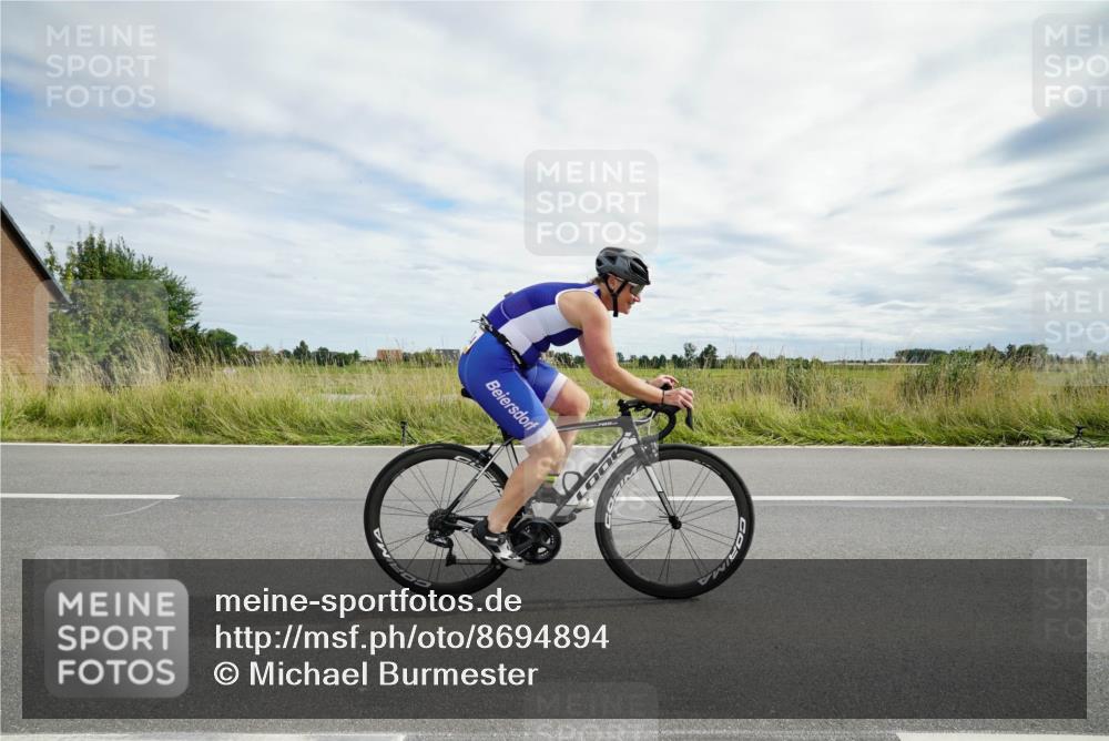 31.08.2025 - Elbe Triathlon Hamburg Michael Burmester http://msf.ph/oto/8694894 31.08.2025 15:57:42 Radfahren  meine-sportfotos.de