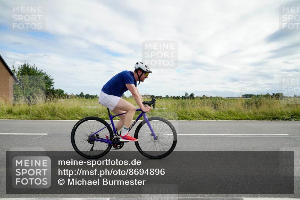31.08.2025 - Elbe Triathlon Hamburg Michael Burmester http://msf.ph/oto/8694896 31.08.2025 15:58:26 Radfahren  meine-sportfotos.de