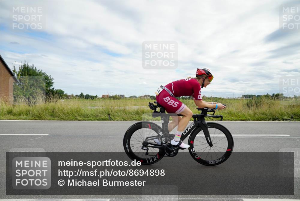 31.08.2025 - Elbe Triathlon Hamburg Michael Burmester http://msf.ph/oto/8694898 31.08.2025 15:58:38 Radfahren  meine-sportfotos.de