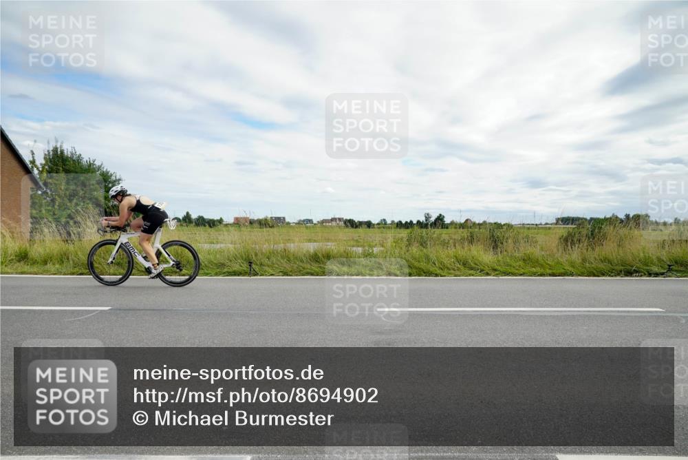 31.08.2025 - Elbe Triathlon Hamburg Michael Burmester http://msf.ph/oto/8694902 31.08.2025 15:58:57 Radfahren  meine-sportfotos.de
