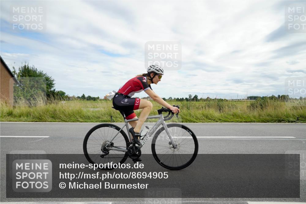 31.08.2025 - Elbe Triathlon Hamburg Michael Burmester http://msf.ph/oto/8694905 31.08.2025 15:59:23 Radfahren  meine-sportfotos.de