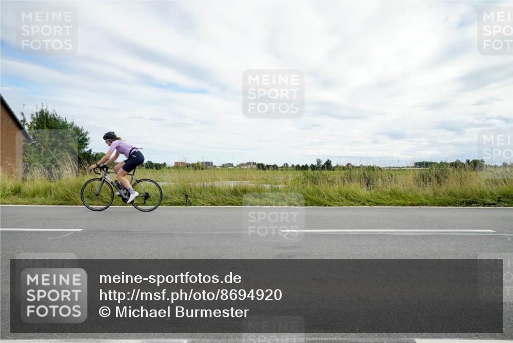 31.08.2025 - Elbe Triathlon Hamburg Michael Burmester http://msf.ph/oto/8694920 31.08.2025 16:01:01 Radfahren  meine-sportfotos.de