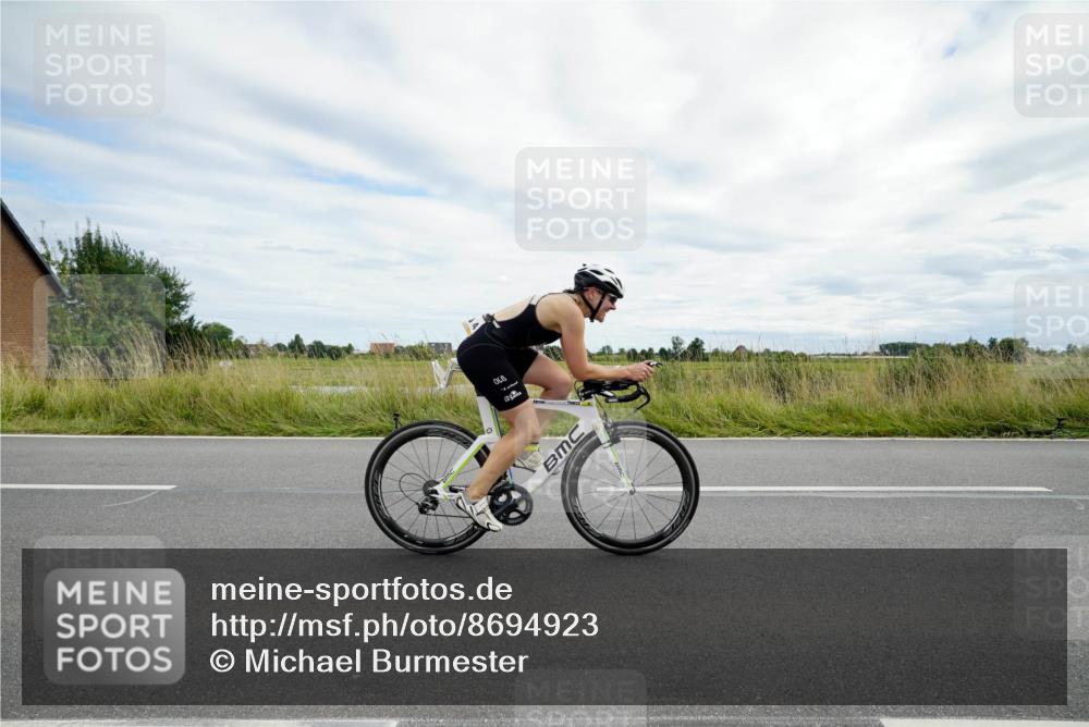 31.08.2025 - Elbe Triathlon Hamburg Michael Burmester http://msf.ph/oto/8694923 31.08.2025 16:01:34 Radfahren  meine-sportfotos.de