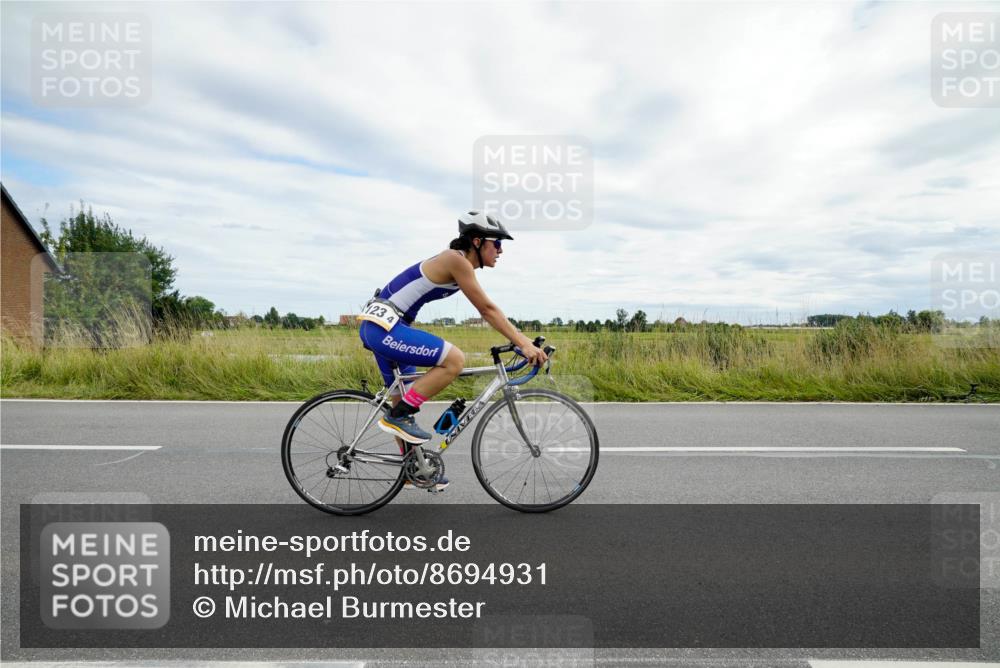 31.08.2025 - Elbe Triathlon Hamburg Michael Burmester http://msf.ph/oto/8694931 31.08.2025 16:02:31 Radfahren  meine-sportfotos.de