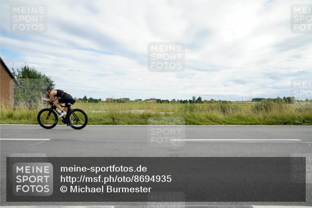 31.08.2025 - Elbe Triathlon Hamburg Michael Burmester http://msf.ph/oto/8694935 31.08.2025 16:02:39 Radfahren  meine-sportfotos.de