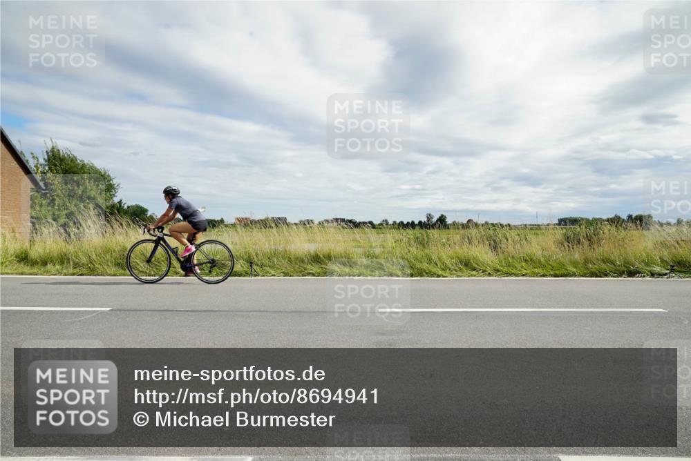 31.08.2025 - Elbe Triathlon Hamburg Michael Burmester http://msf.ph/oto/8694941 31.08.2025 16:03:52 Radfahren  meine-sportfotos.de