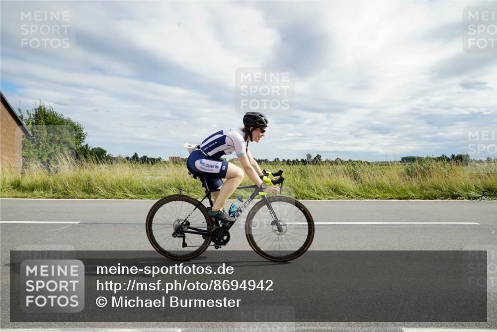 31.08.2025 - Elbe Triathlon Hamburg Michael Burmester http://msf.ph/oto/8694942 31.08.2025 16:03:57 Radfahren  meine-sportfotos.de