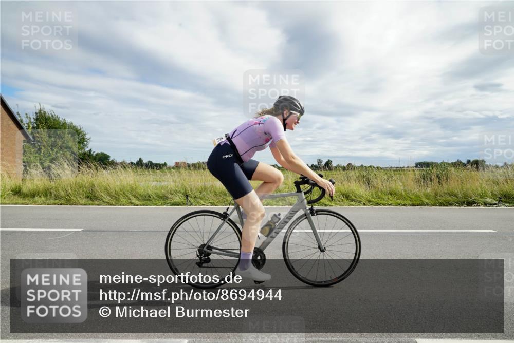 31.08.2025 - Elbe Triathlon Hamburg Michael Burmester http://msf.ph/oto/8694944 31.08.2025 16:04:12 Radfahren  meine-sportfotos.de
