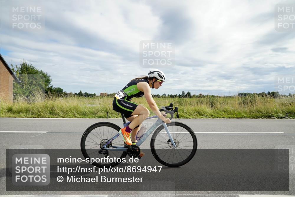31.08.2025 - Elbe Triathlon Hamburg Michael Burmester http://msf.ph/oto/8694947 31.08.2025 16:04:22 Radfahren  meine-sportfotos.de