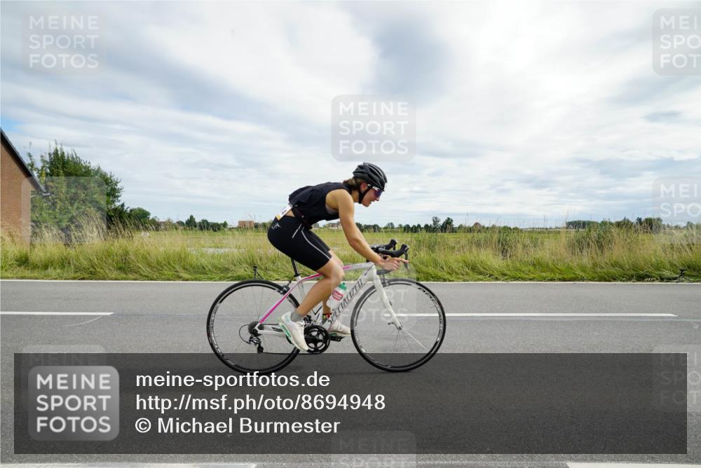 31.08.2025 - Elbe Triathlon Hamburg Michael Burmester http://msf.ph/oto/8694948 31.08.2025 16:04:40 Radfahren  meine-sportfotos.de