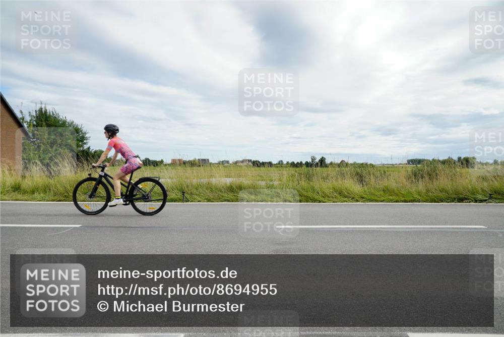 31.08.2025 - Elbe Triathlon Hamburg Michael Burmester http://msf.ph/oto/8694955 31.08.2025 16:05:17 Radfahren  meine-sportfotos.de