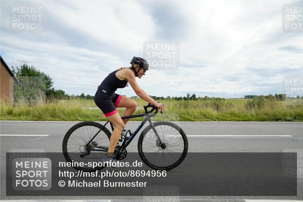 31.08.2025 - Elbe Triathlon Hamburg Michael Burmester http://msf.ph/oto/8694956 31.08.2025 16:05:25 Radfahren  meine-sportfotos.de