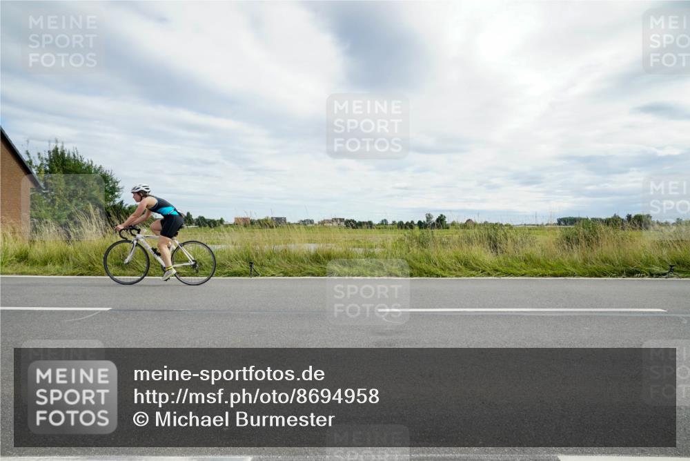 31.08.2025 - Elbe Triathlon Hamburg Michael Burmester http://msf.ph/oto/8694958 31.08.2025 16:05:47 Radfahren  meine-sportfotos.de