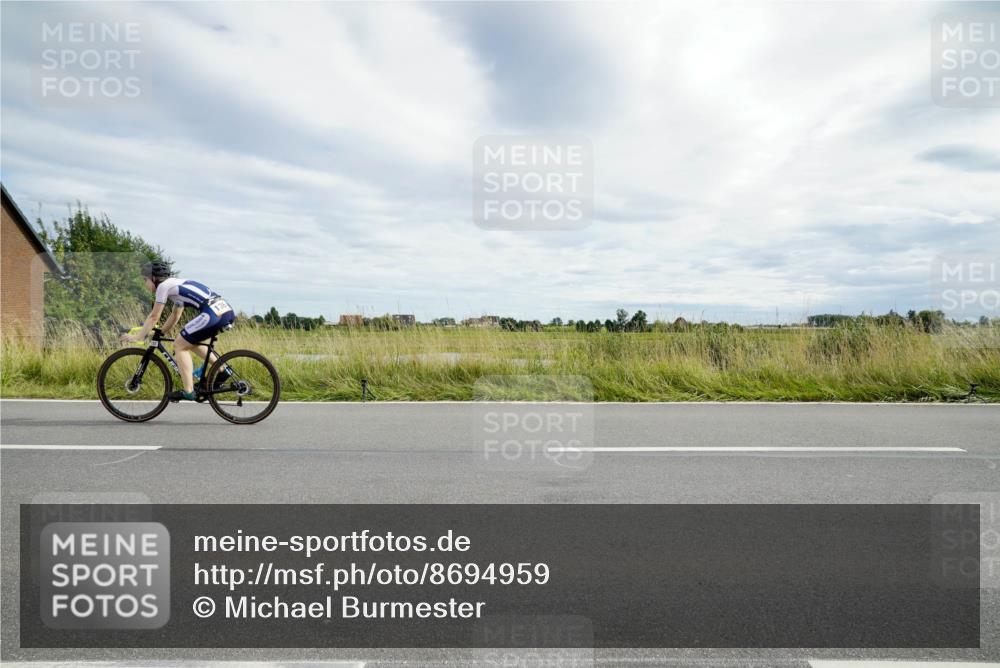 31.08.2025 - Elbe Triathlon Hamburg Michael Burmester http://msf.ph/oto/8694959 31.08.2025 16:06:06 Radfahren  meine-sportfotos.de