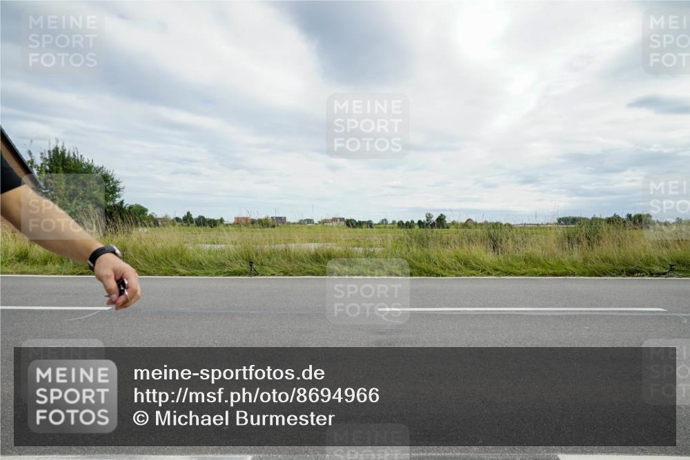 31.08.2025 - Elbe Triathlon Hamburg Michael Burmester http://msf.ph/oto/8694966 31.08.2025 16:06:58 Radfahren  meine-sportfotos.de