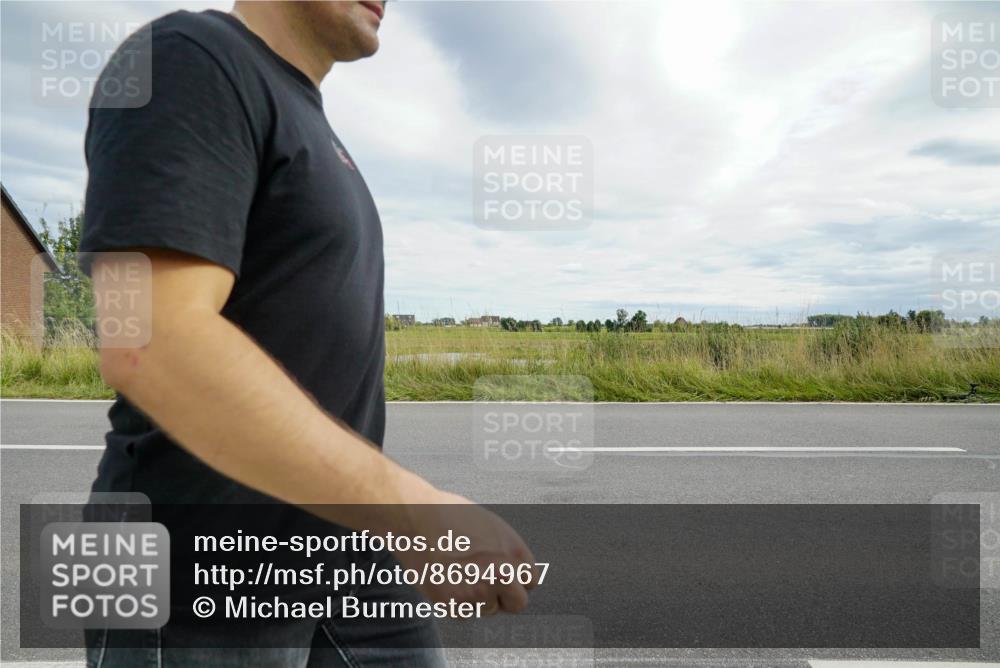 31.08.2025 - Elbe Triathlon Hamburg Michael Burmester http://msf.ph/oto/8694967 31.08.2025 16:06:58 Radfahren  meine-sportfotos.de