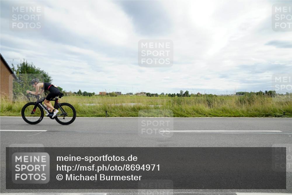 31.08.2025 - Elbe Triathlon Hamburg Michael Burmester http://msf.ph/oto/8694971 31.08.2025 16:07:07 Radfahren  meine-sportfotos.de