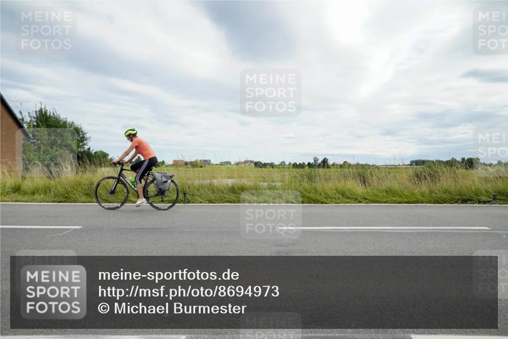 31.08.2025 - Elbe Triathlon Hamburg Michael Burmester http://msf.ph/oto/8694973 31.08.2025 16:07:22 Radfahren  meine-sportfotos.de