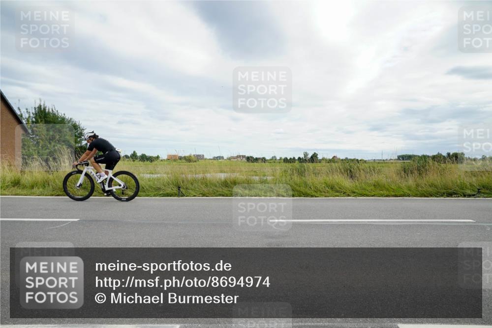 31.08.2025 - Elbe Triathlon Hamburg Michael Burmester http://msf.ph/oto/8694974 31.08.2025 16:07:31 Radfahren  meine-sportfotos.de
