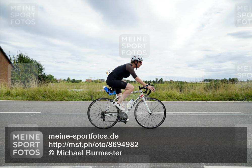 31.08.2025 - Elbe Triathlon Hamburg Michael Burmester http://msf.ph/oto/8694982 31.08.2025 16:08:28 Radfahren  meine-sportfotos.de