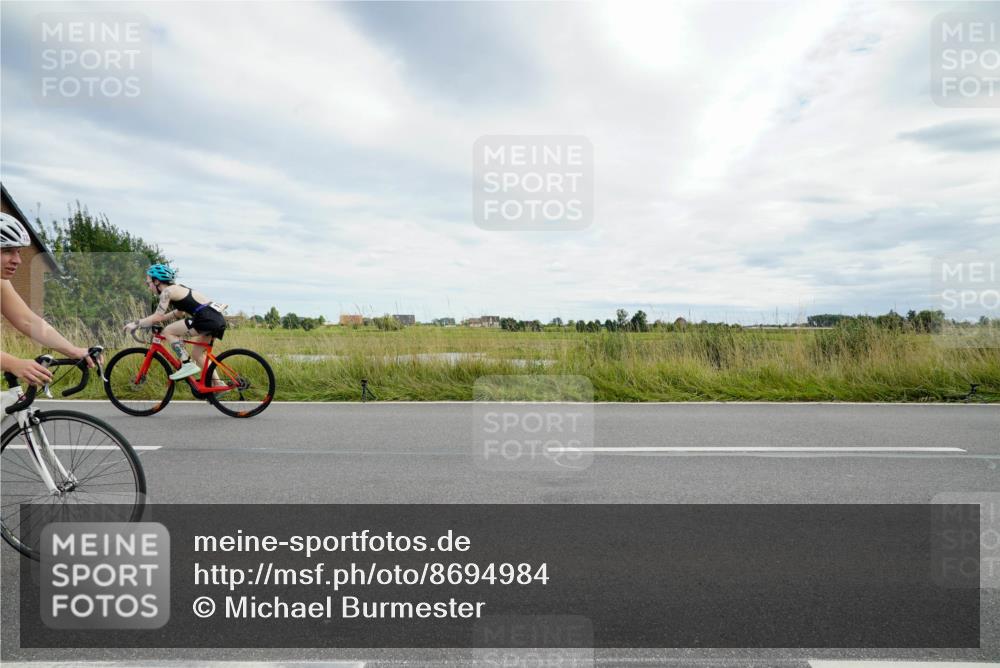 31.08.2025 - Elbe Triathlon Hamburg Michael Burmester http://msf.ph/oto/8694984 31.08.2025 16:08:36 Radfahren  meine-sportfotos.de
