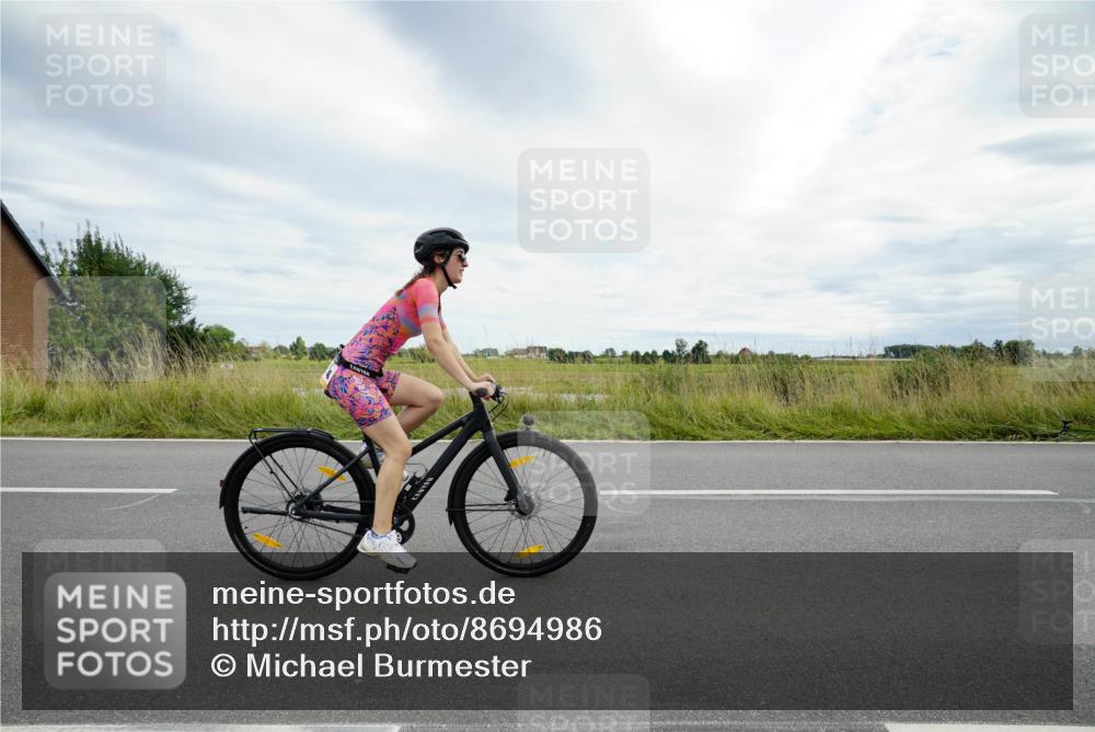31.08.2025 - Elbe Triathlon Hamburg Michael Burmester http://msf.ph/oto/8694986 31.08.2025 16:08:41 Radfahren  meine-sportfotos.de