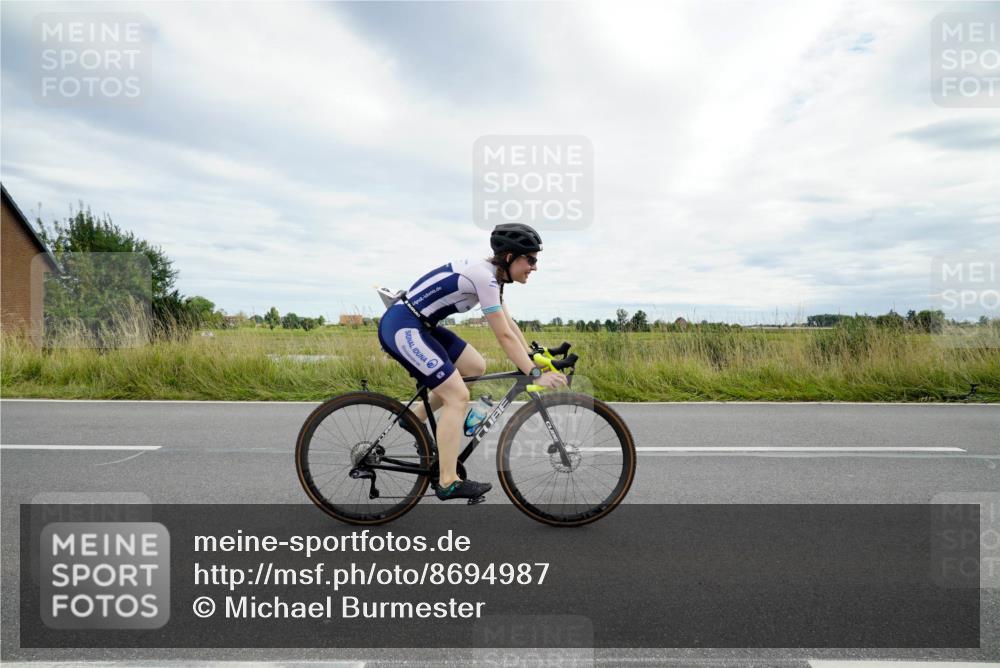 31.08.2025 - Elbe Triathlon Hamburg Michael Burmester http://msf.ph/oto/8694987 31.08.2025 16:08:46 Radfahren  meine-sportfotos.de