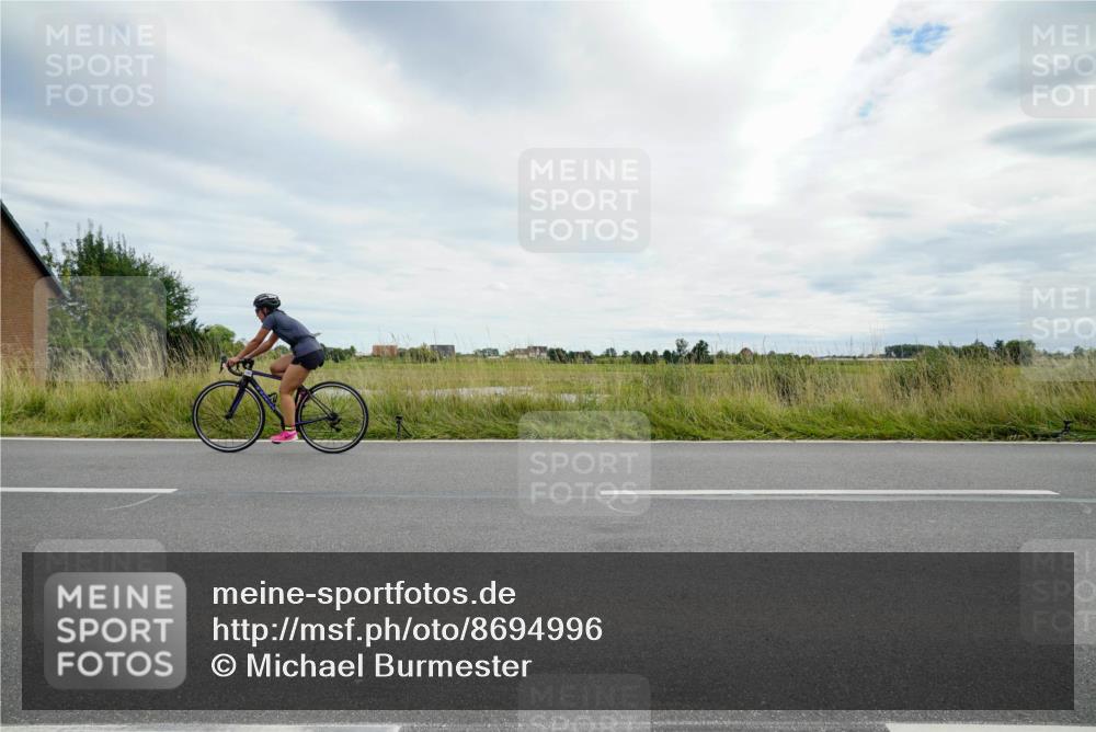31.08.2025 - Elbe Triathlon Hamburg Michael Burmester http://msf.ph/oto/8694996 31.08.2025 16:09:36 Radfahren  meine-sportfotos.de
