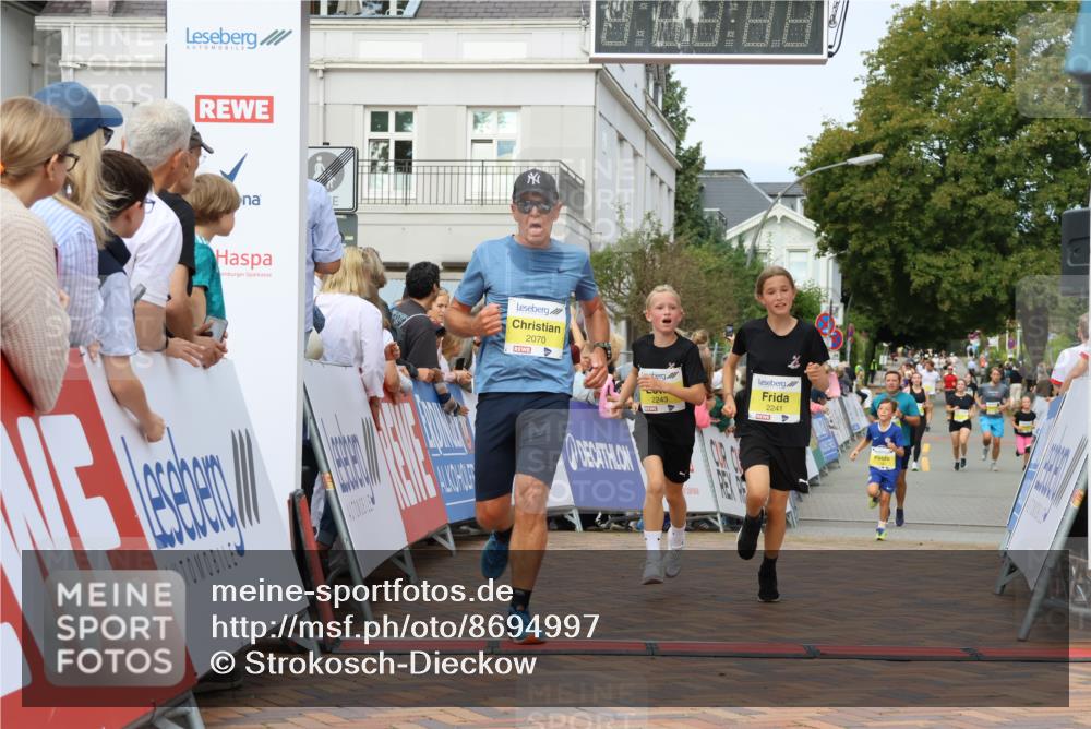 31.08.2025 - 21. Blankeneser Heldenlauf Strokosch-Dieckow http://msf.ph/oto/8694997 31.08.2025 10:25:54 Ziel 2342, 2472, 2070, 2241, 2243 meine-sportfotos.de