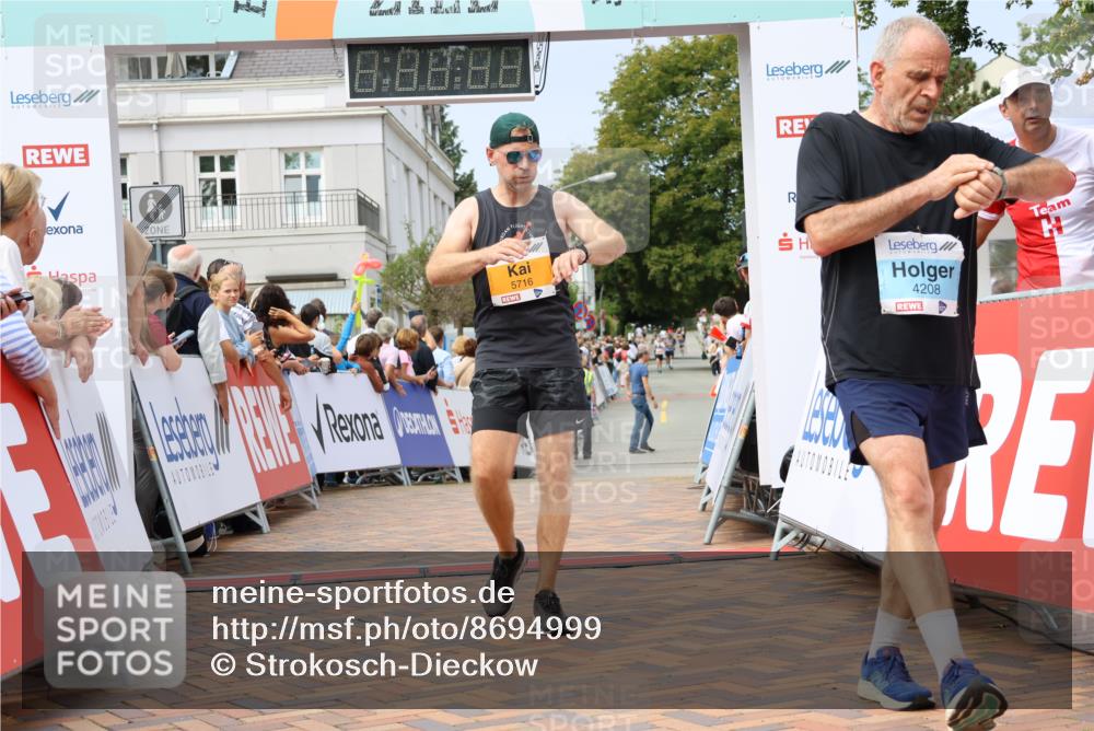 31.08.2025 - 21. Blankeneser Heldenlauf Strokosch-Dieckow http://msf.ph/oto/8694999 31.08.2025 12:34:24 Ziel 5264, 5563, 5716, 4208 meine-sportfotos.de