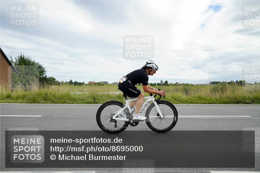 31.08.2025 - Elbe Triathlon Hamburg Michael Burmester http://msf.ph/oto/8695000 31.08.2025 16:10:01 Radfahren  meine-sportfotos.de