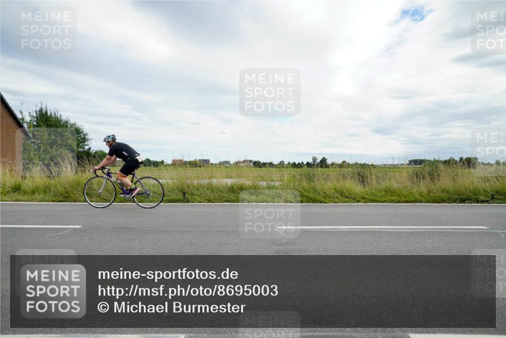 31.08.2025 - Elbe Triathlon Hamburg Michael Burmester http://msf.ph/oto/8695003 31.08.2025 16:10:24 Radfahren  meine-sportfotos.de