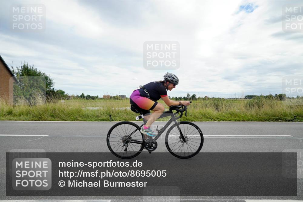 31.08.2025 - Elbe Triathlon Hamburg Michael Burmester http://msf.ph/oto/8695005 31.08.2025 16:10:29 Radfahren  meine-sportfotos.de