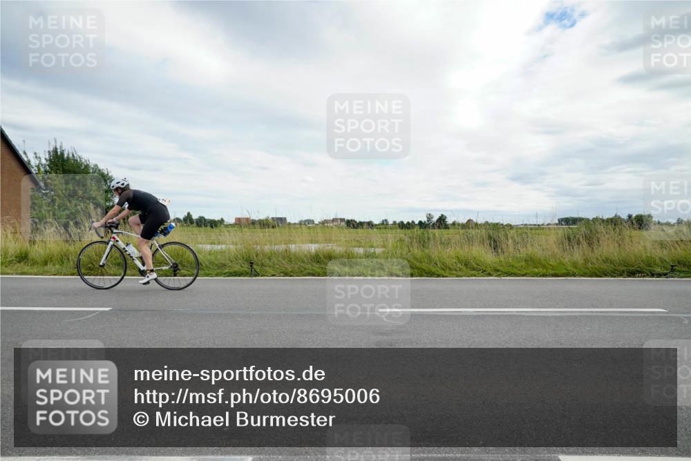 31.08.2025 - Elbe Triathlon Hamburg Michael Burmester http://msf.ph/oto/8695006 31.08.2025 16:10:36 Radfahren  meine-sportfotos.de
