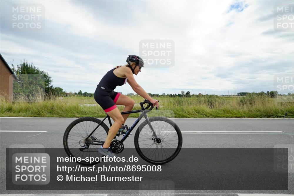 31.08.2025 - Elbe Triathlon Hamburg Michael Burmester http://msf.ph/oto/8695008 31.08.2025 16:10:48 Radfahren  meine-sportfotos.de