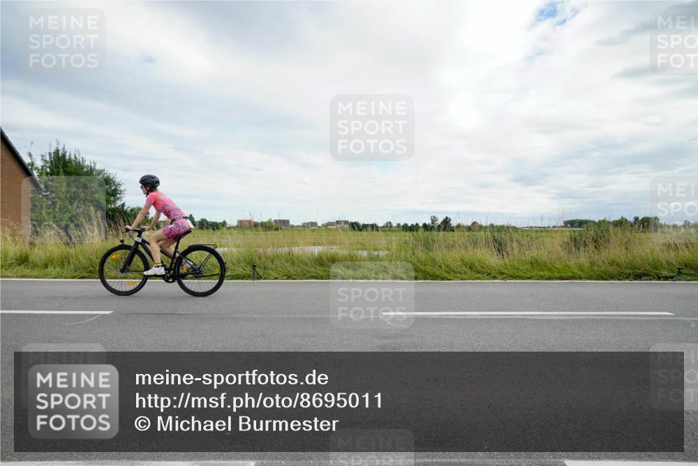 31.08.2025 - Elbe Triathlon Hamburg Michael Burmester http://msf.ph/oto/8695011 31.08.2025 16:11:21 Radfahren  meine-sportfotos.de
