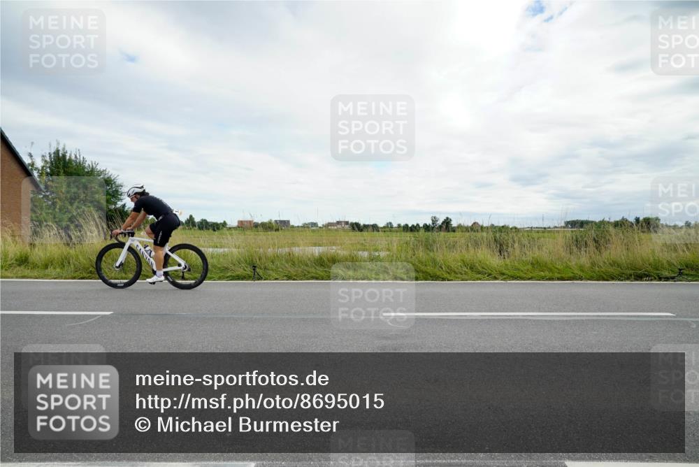 31.08.2025 - Elbe Triathlon Hamburg Michael Burmester http://msf.ph/oto/8695015 31.08.2025 16:12:03 Radfahren  meine-sportfotos.de