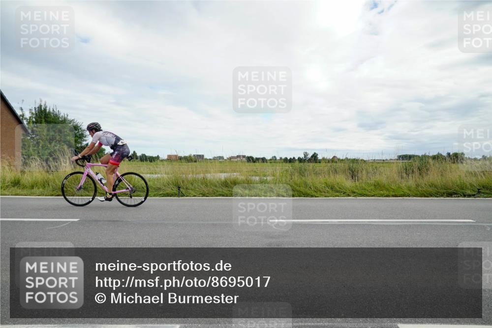 31.08.2025 - Elbe Triathlon Hamburg Michael Burmester http://msf.ph/oto/8695017 31.08.2025 16:12:27 Radfahren  meine-sportfotos.de