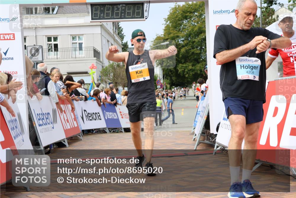 31.08.2025 - 21. Blankeneser Heldenlauf Strokosch-Dieckow http://msf.ph/oto/8695020 31.08.2025 12:34:24 Ziel 5264, 5563, 5716, 4208 meine-sportfotos.de