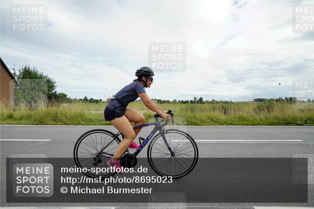 31.08.2025 - Elbe Triathlon Hamburg Michael Burmester http://msf.ph/oto/8695023 31.08.2025 16:12:53 Radfahren  meine-sportfotos.de