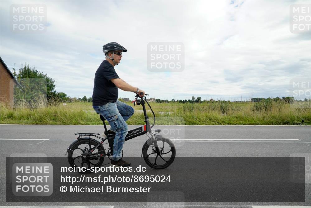 31.08.2025 - Elbe Triathlon Hamburg Michael Burmester http://msf.ph/oto/8695024 31.08.2025 16:13:01 Radfahren  meine-sportfotos.de