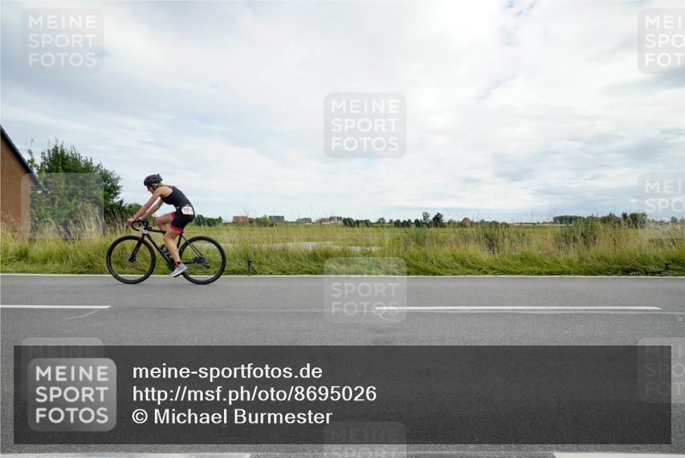31.08.2025 - Elbe Triathlon Hamburg Michael Burmester http://msf.ph/oto/8695026 31.08.2025 16:13:07 Radfahren  meine-sportfotos.de