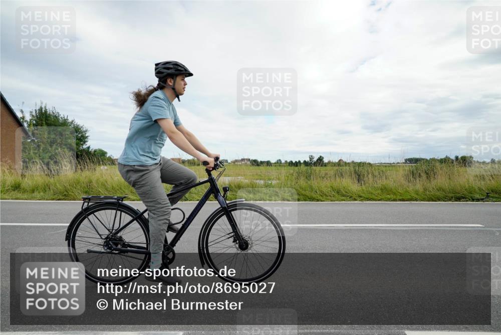31.08.2025 - Elbe Triathlon Hamburg Michael Burmester http://msf.ph/oto/8695027 31.08.2025 16:13:09 Radfahren  meine-sportfotos.de