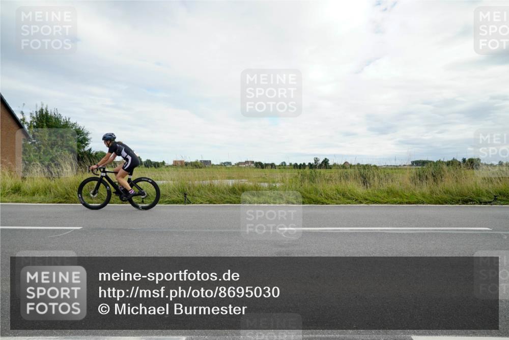 31.08.2025 - Elbe Triathlon Hamburg Michael Burmester http://msf.ph/oto/8695030 31.08.2025 16:13:11 Radfahren  meine-sportfotos.de