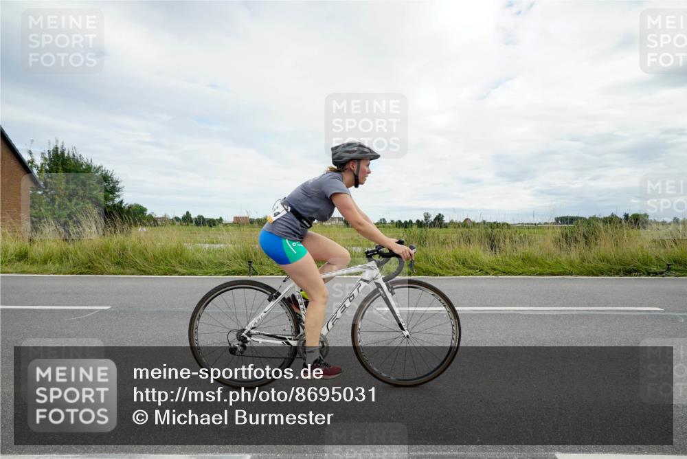 31.08.2025 - Elbe Triathlon Hamburg Michael Burmester http://msf.ph/oto/8695031 31.08.2025 16:13:14 Radfahren  meine-sportfotos.de