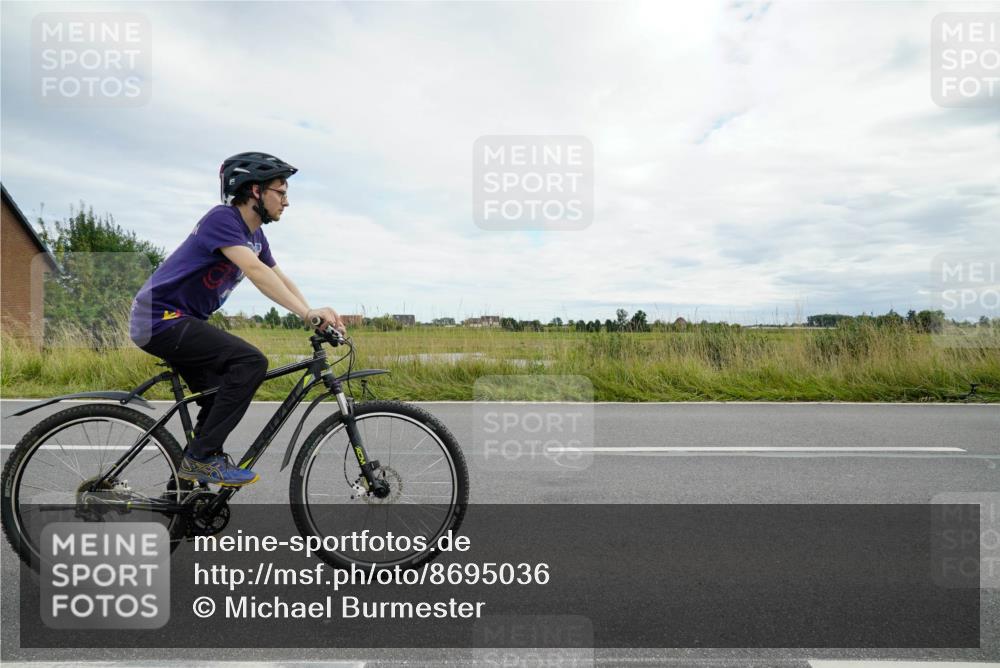 31.08.2025 - Elbe Triathlon Hamburg Michael Burmester http://msf.ph/oto/8695036 31.08.2025 16:13:28 Radfahren  meine-sportfotos.de