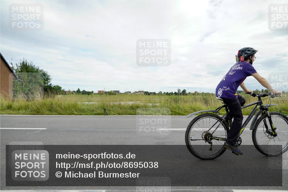 31.08.2025 - Elbe Triathlon Hamburg Michael Burmester http://msf.ph/oto/8695038 31.08.2025 16:13:28 Radfahren  meine-sportfotos.de