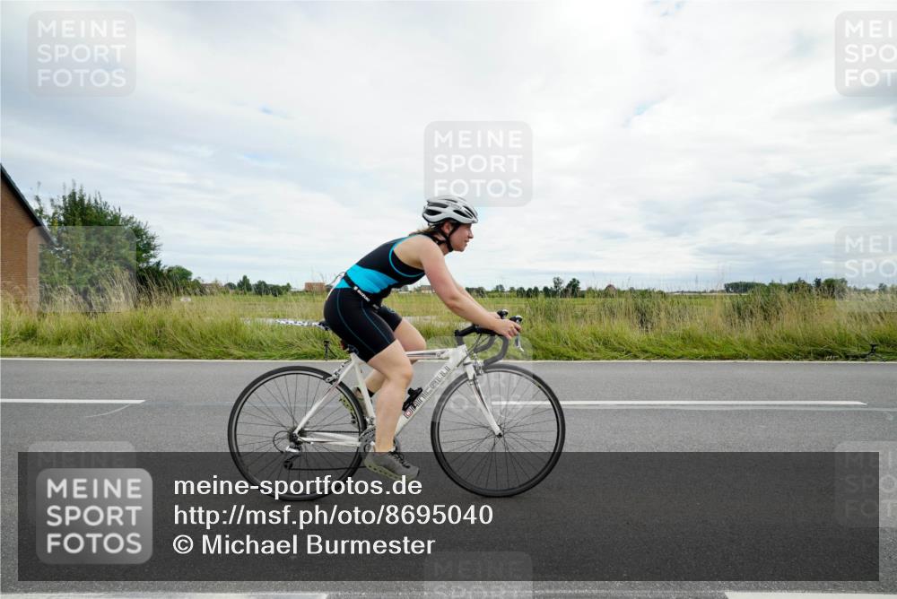 31.08.2025 - Elbe Triathlon Hamburg Michael Burmester http://msf.ph/oto/8695040 31.08.2025 16:13:44 Radfahren  meine-sportfotos.de
